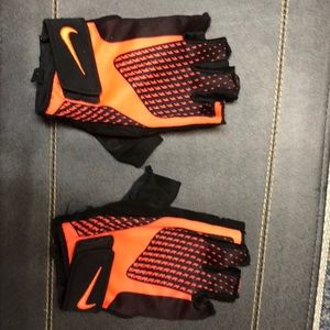 Nike workout gloves